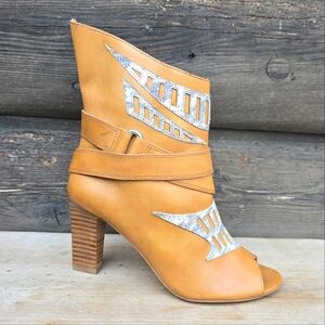 BCBGeneration NEW!! Western Boho, Tan Leather, Stacked Block Heeled Bootie 6M